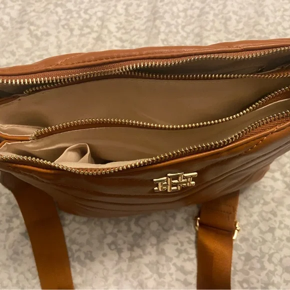 Elegant Tan Handbag - Picture 2 of 7